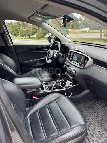 Kia Sorento-9