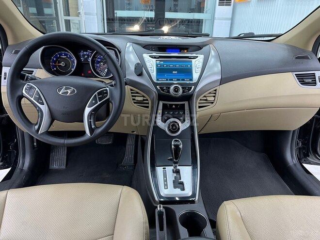 Hyundai Elantra-7