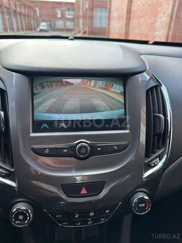 Chevrolet Cruze-13