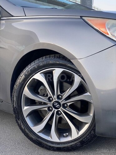 Hyundai Sonata-16