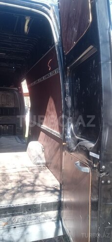 Ford Transit-9