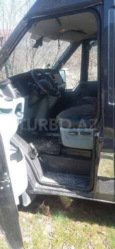 Ford Transit-10