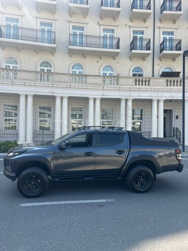 Mitsubishi L200-4