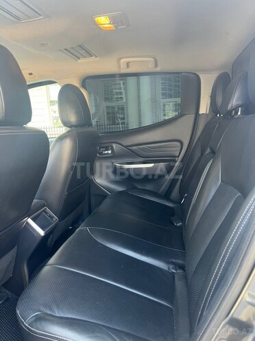 Mitsubishi L200-10