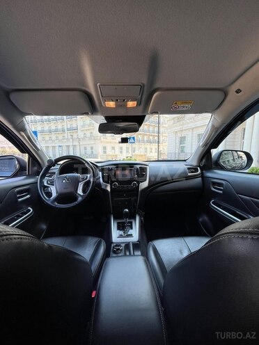 Mitsubishi L200-8