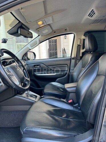 Mitsubishi L200-9