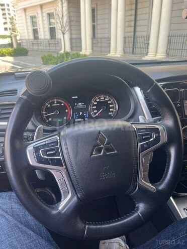 Mitsubishi L200-11