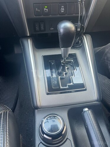 Mitsubishi L200-12