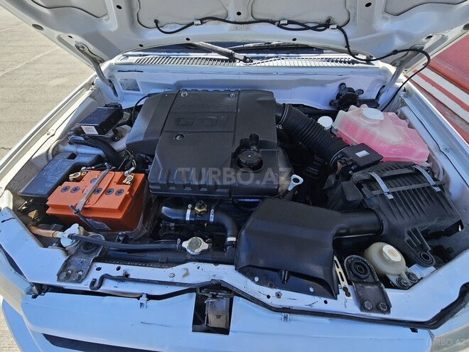 Mitsubishi Pajero io 2000, 213,698 km - 2.0 l - Qəbələ