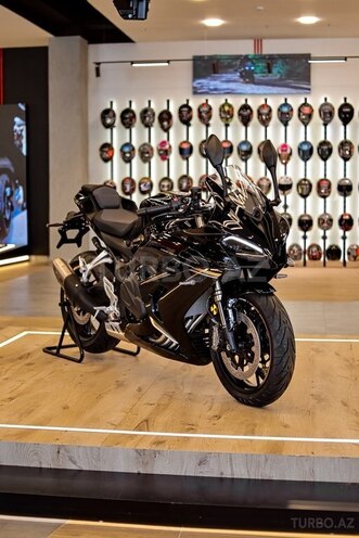 QJMotor SRK 800 RR-1
