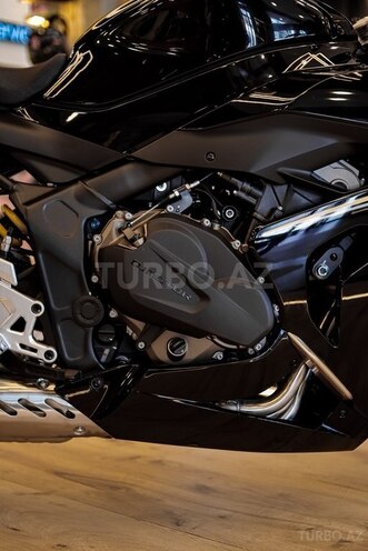 QJMotor SRK 800 RR-13