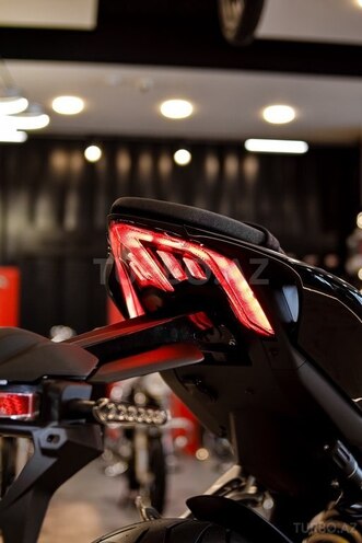 QJMotor SRK 800 RR-7