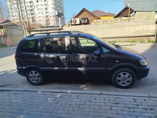 Opel Zafira-5