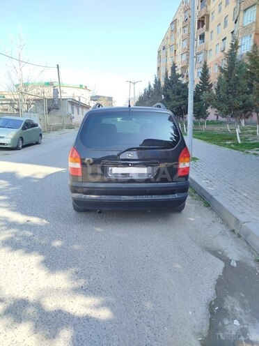 Opel Zafira-4