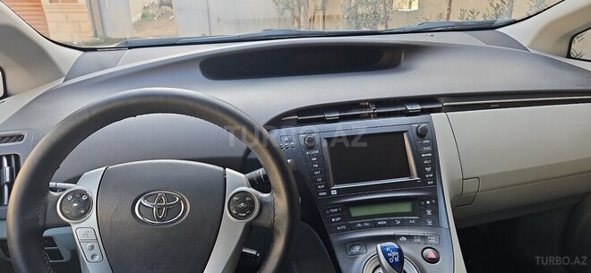 Toyota Prius-3