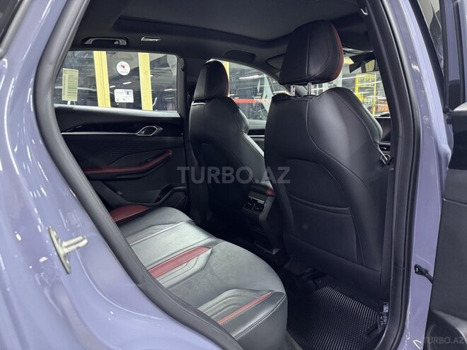 Geely Coolray-9