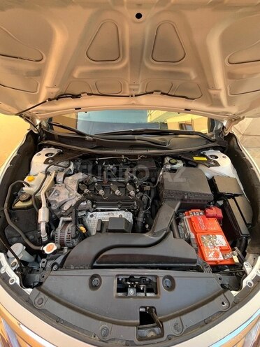 Nissan Altima-10