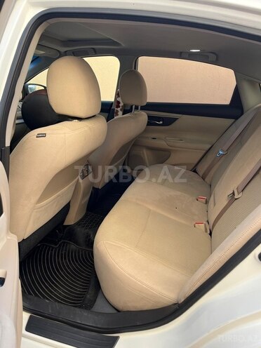 Nissan Altima-12