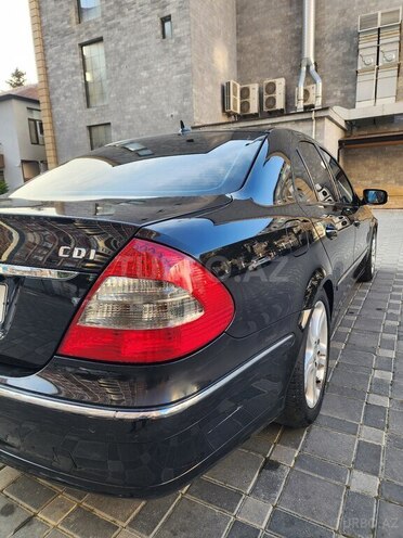 Mercedes E 220-11