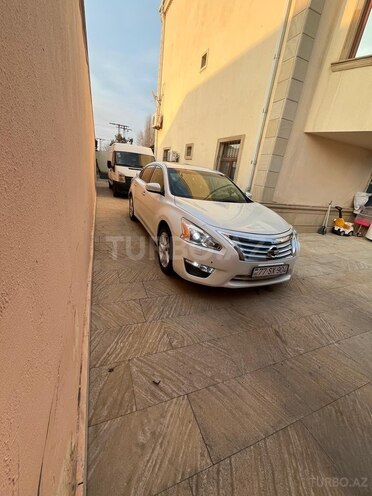 Nissan Altima-1