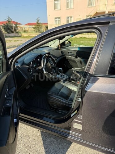 Chevrolet Cruze-13
