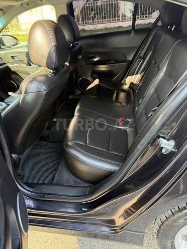Chevrolet Cruze-12