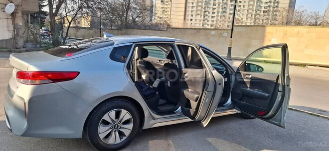 Kia Optima-4