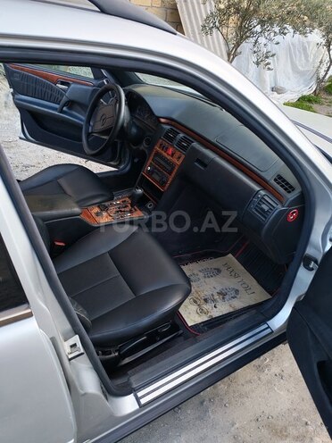 Mercedes E 220 1998, 423,102 km - 2.2 l - Gəncə
