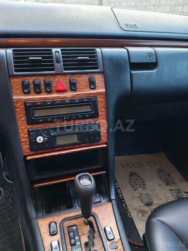 Mercedes E 220 1998, 423,102 km - 2.2 l - Gəncə