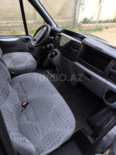 Ford Transit-5