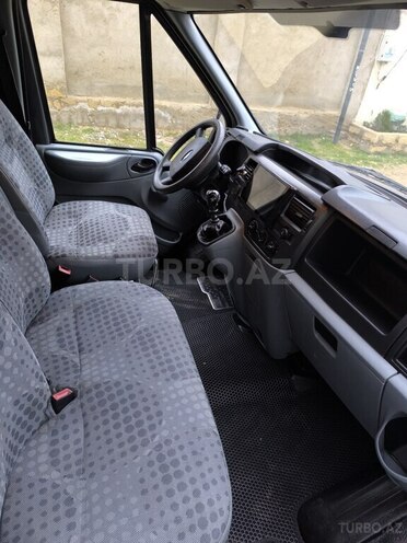 Ford Transit-6