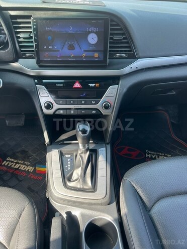 Hyundai Elantra-11