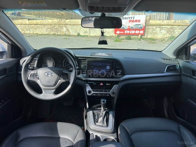 Hyundai Elantra-10