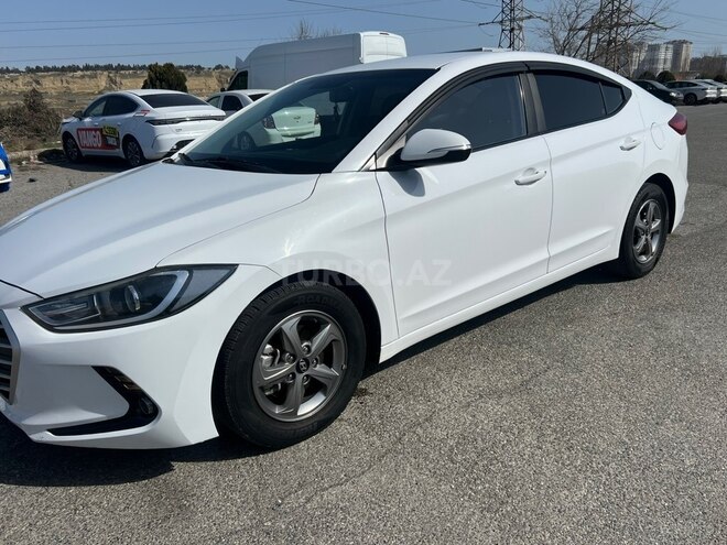 Hyundai Elantra-8