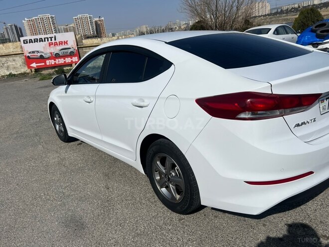 Hyundai Elantra-6