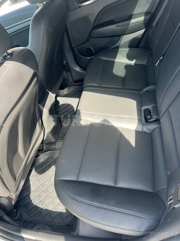 Hyundai Elantra-13