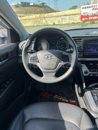 Hyundai Elantra-9