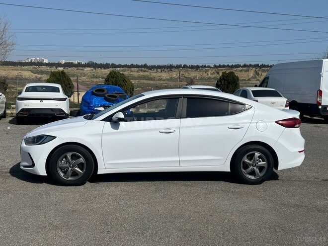 Hyundai Elantra-3