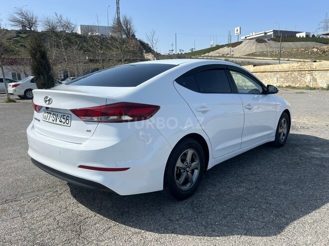 Hyundai Elantra-5