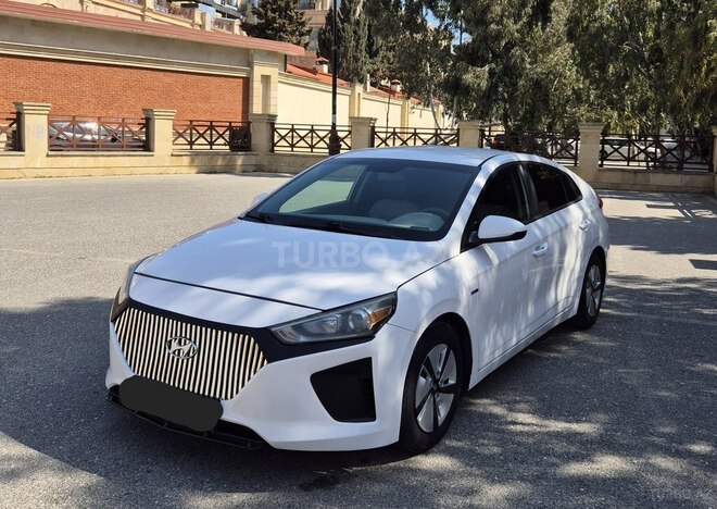 Hyundai IONIQ-1