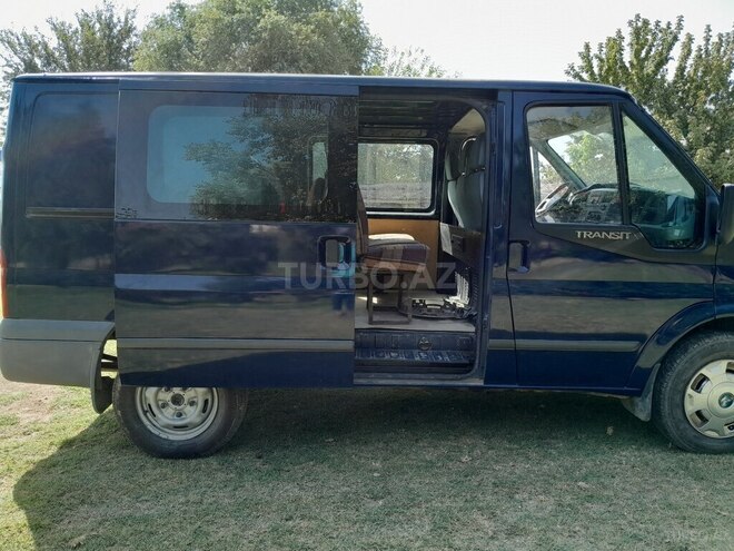 Ford Transit-5
