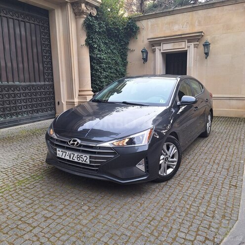 Hyundai Elantra-1