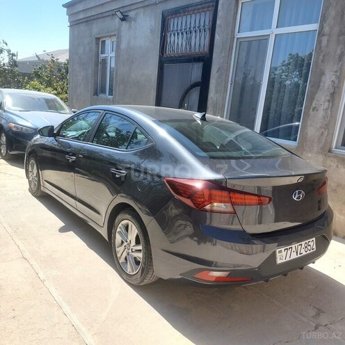 Hyundai Elantra-6