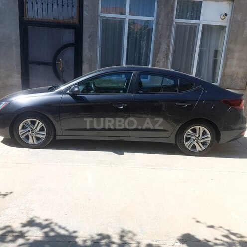 Hyundai Elantra-7