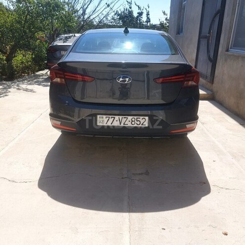 Hyundai Elantra-9