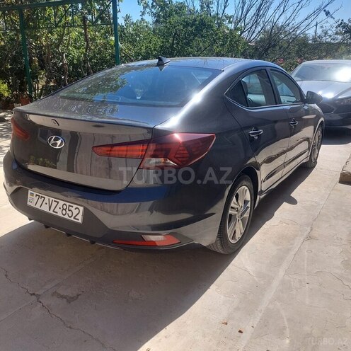 Hyundai Elantra-8