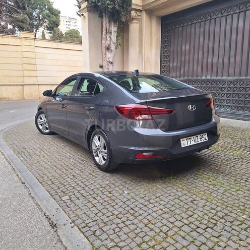 Hyundai Elantra-11