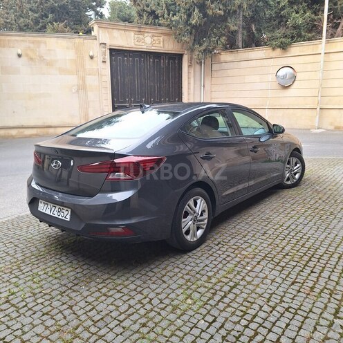 Hyundai Elantra-10
