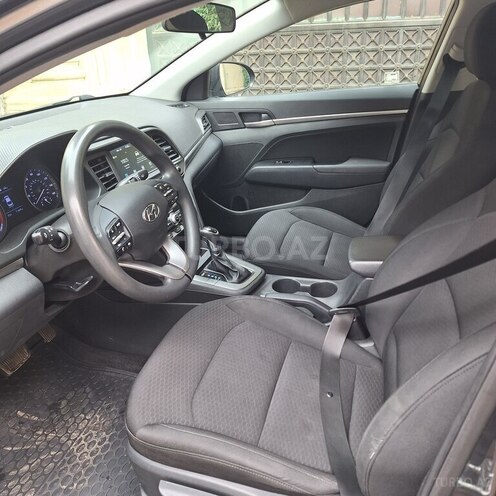 Hyundai Elantra-17