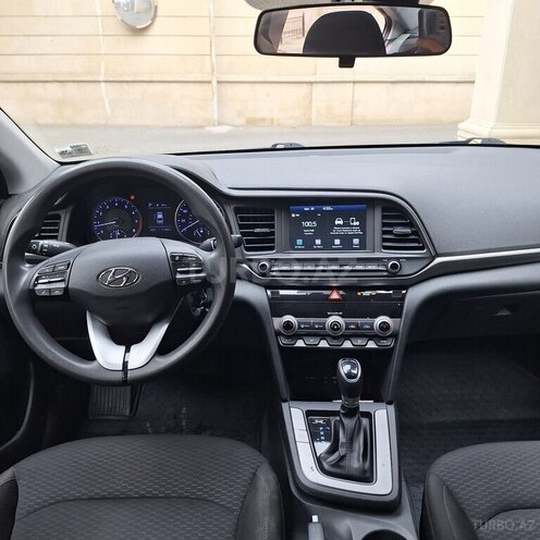 Hyundai Elantra-15